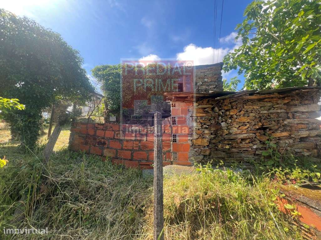 MORADIA INDEPENDENTE COMPOSTA POR 2 CASAS EM CANELAS AROUCA-14