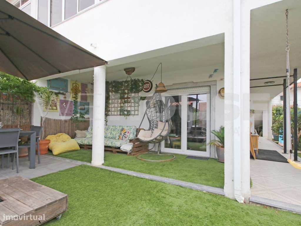Oásis Urbano: Moradia T3 com Piscina e Potencial para T1 Independente-32