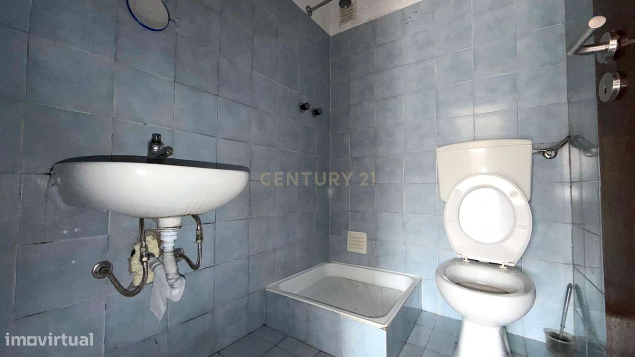 Apartamento T4 com Varanda e Arrecadação, no Centro do Pinhal Novo-16