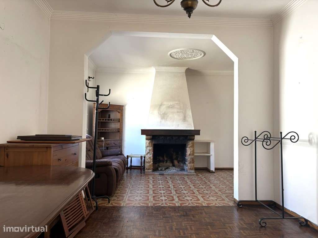 MORADIA PARA RECONSTRUÇÃO - GRANDE POTENCIAL DE VALORIZAÇÃO

Rua ...-26