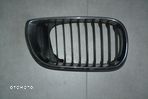 BMW E46 KRATKA ATRAPA GRILL NERKA PRAWA 70305500 - 2