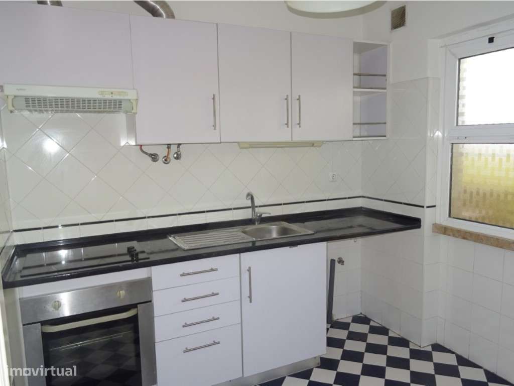 Venda de Prédio - Junto ao Metro de Odivelas - Grande imagem: 5/8