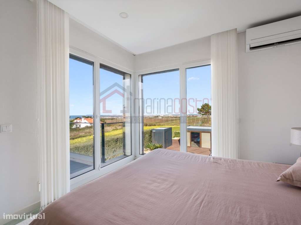 Moradia de Luxo T3 com Piscina e Vista Mar-37