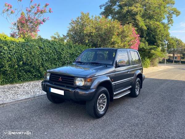 Mitsubishi Pajero 2.5 TDi GLS - 1