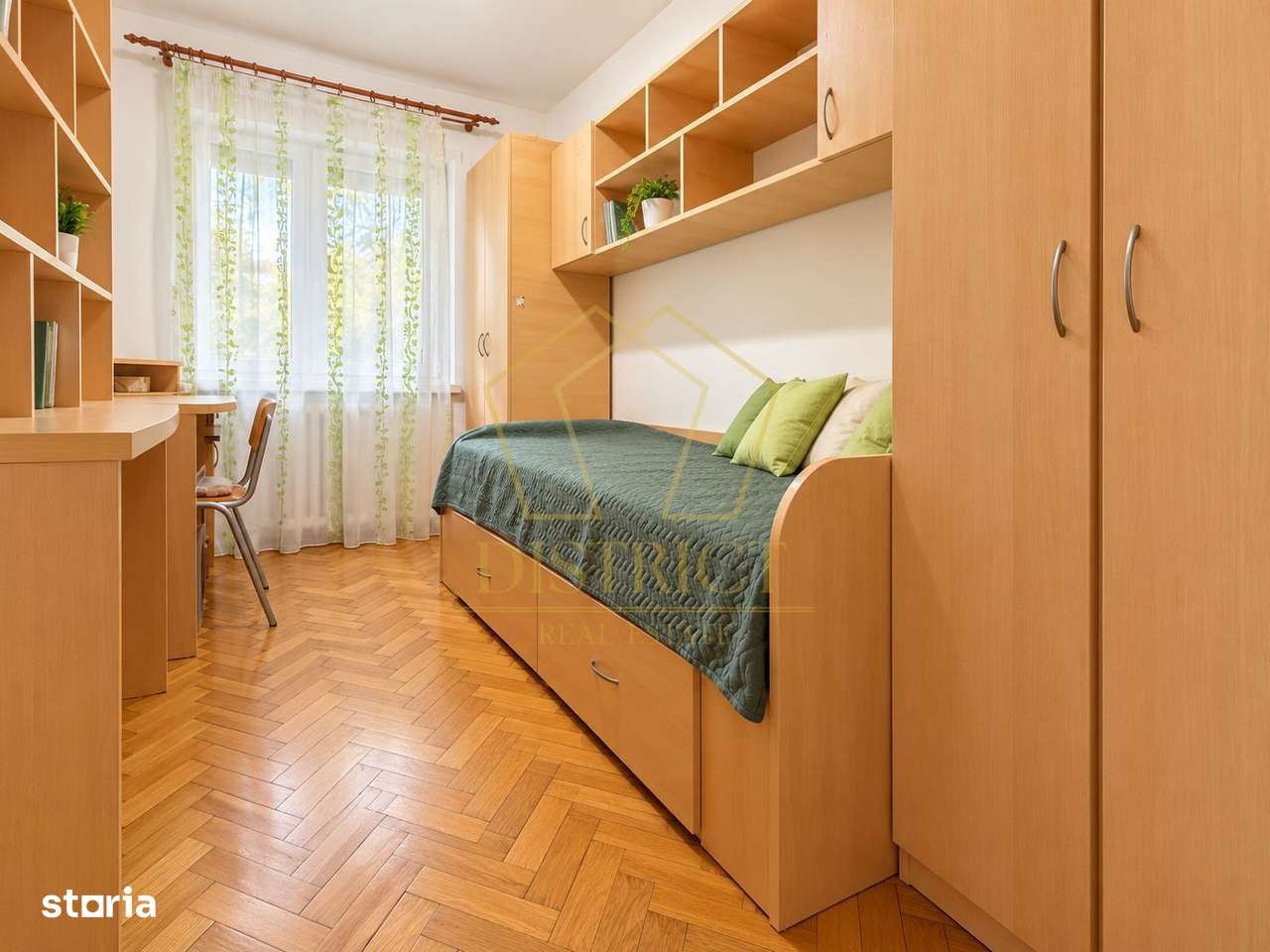 Apartament de vanzare cu 3 camere si boxa, parter inalt, zona Lipovei-2