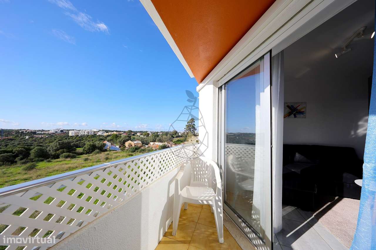 Apartamento de 2 Quartos com Vista Mar e Piscina  a 300m da Praia da R-17