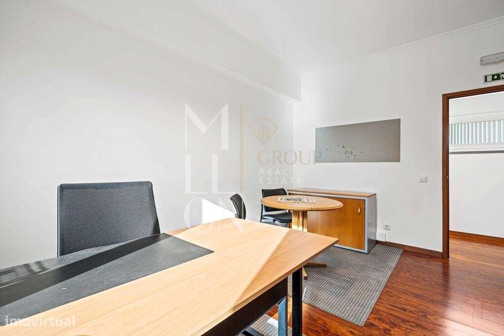 Oportunidade de Investimento Industrial - lote 7.290 m2 com 1.595 m2 d-28