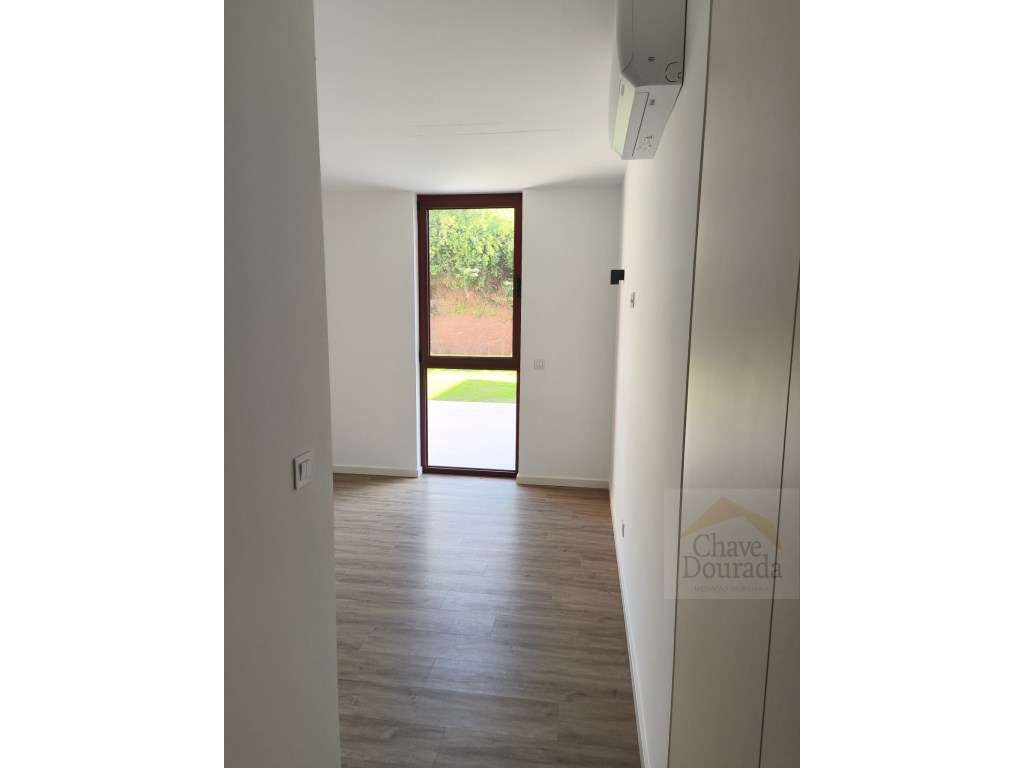 Apartamento T2 de luxo a estrear no Alto de São João-8