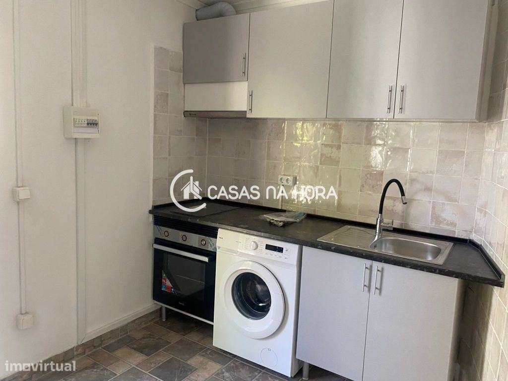 Anexo de Moradia T1 em Almada no bairro do Pombal, Equipado e Mobilado - Grande imagem: 2/14