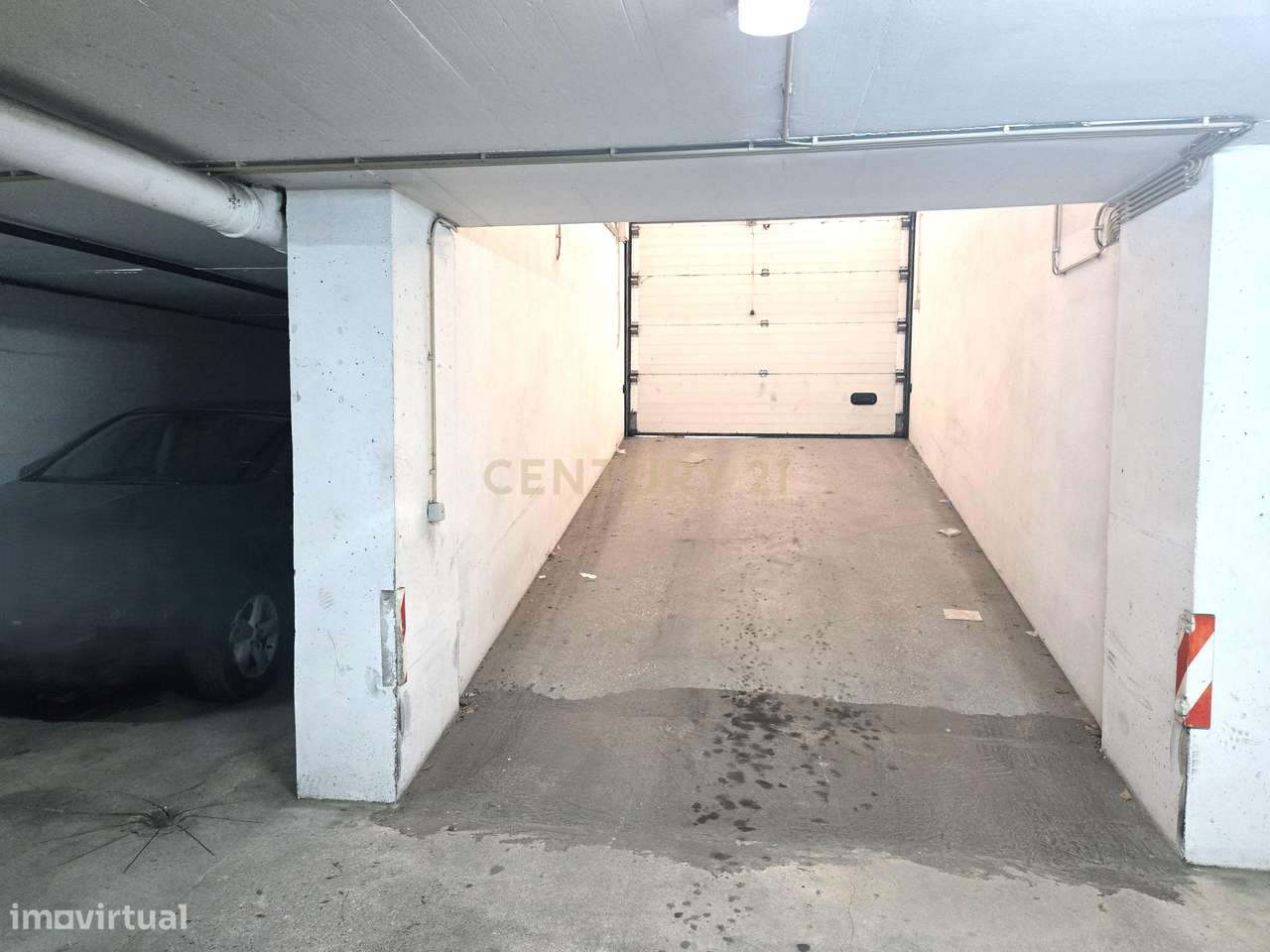 Lugar de Estacionamento com potencial de box, em Faro - Grande imagem: 4/7