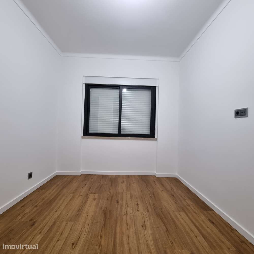 T3 MONTALVÃO Remodelado c/varanda-4