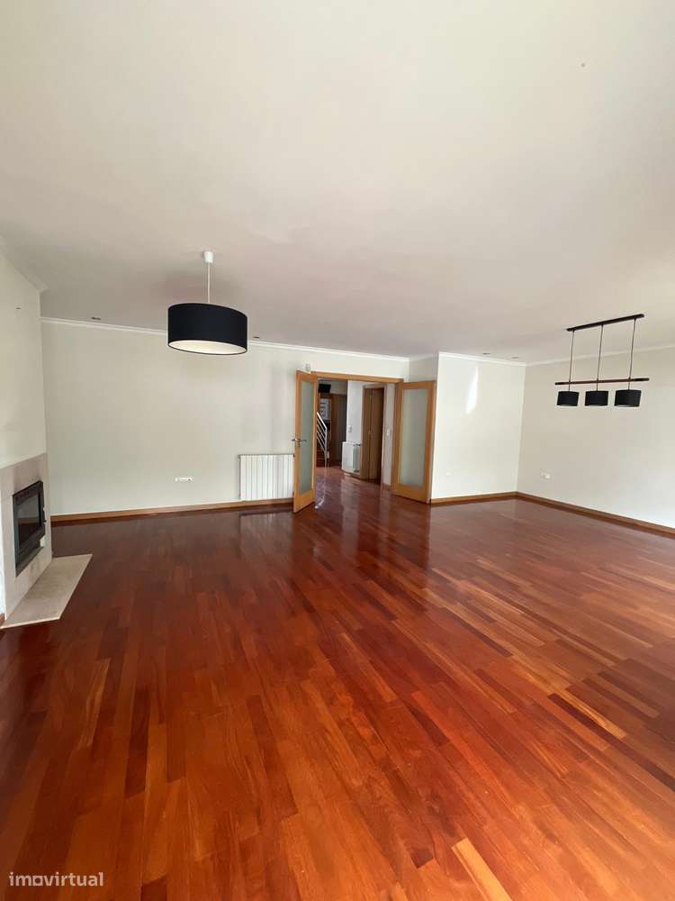 Geminada com piscina, garagem e terraço em Canidelo-26