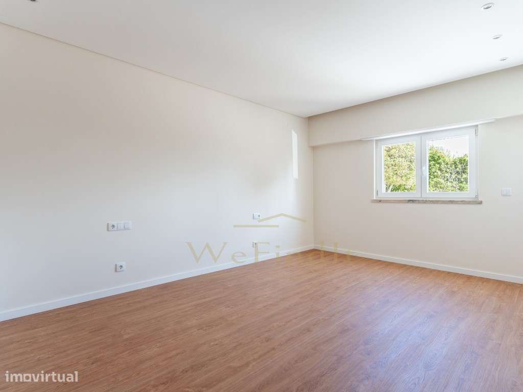 Apartamento T1 remodelado num condomínio com garagem, piscina e jar...-2