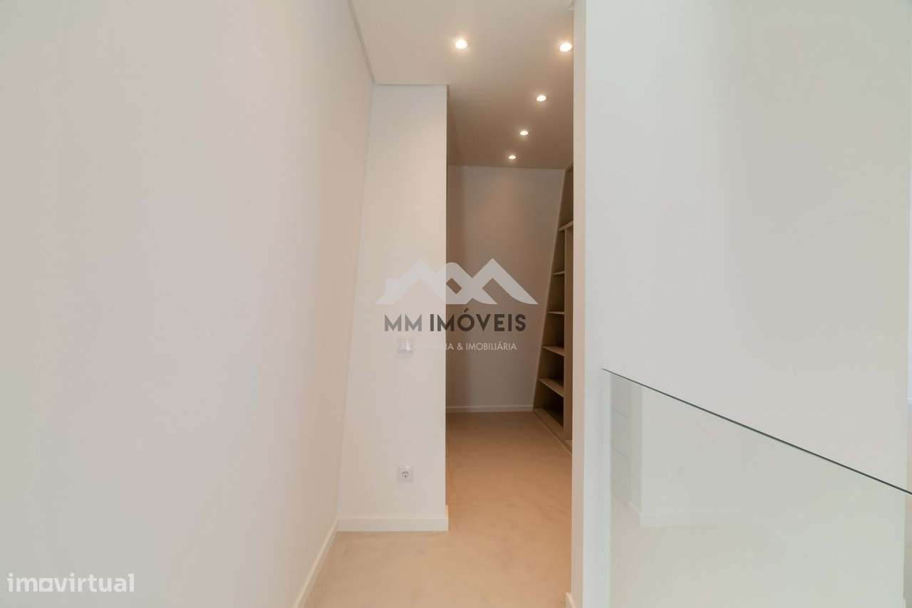 Moradia T3+1 | NOVA | Piscina | Francelos | 4 Frentes | Box | Praia-33