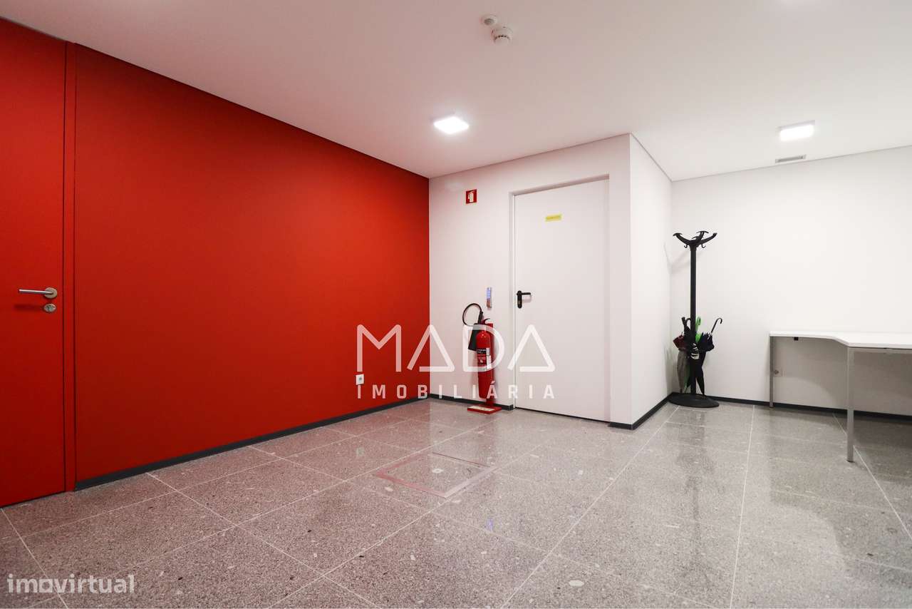 Escritório c/garagem (12 carros) na Av. da República em V.N. de Gaia-25