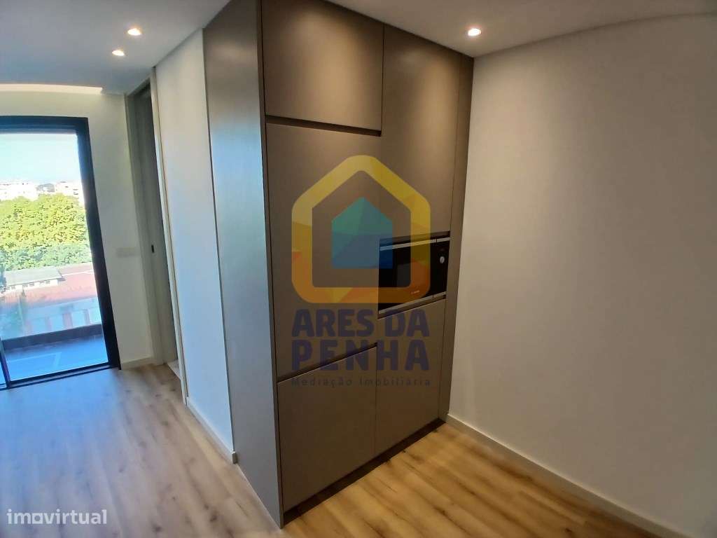 Apartamento T2+1 com Varanda e Garagem-8