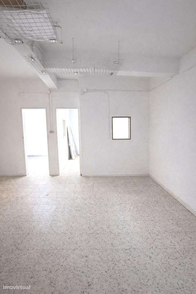 Versatilidade e Rentabilidade: 101 m2 para Negócio ou Serviços-9