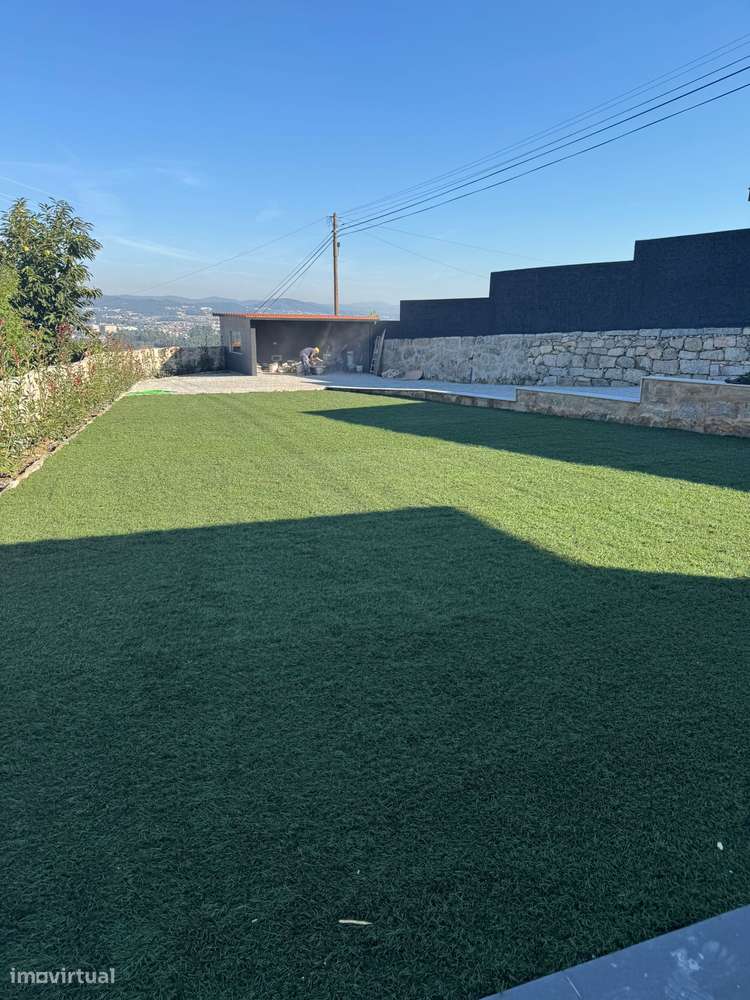 Moradia T3 individual Nova em Rebordões-19