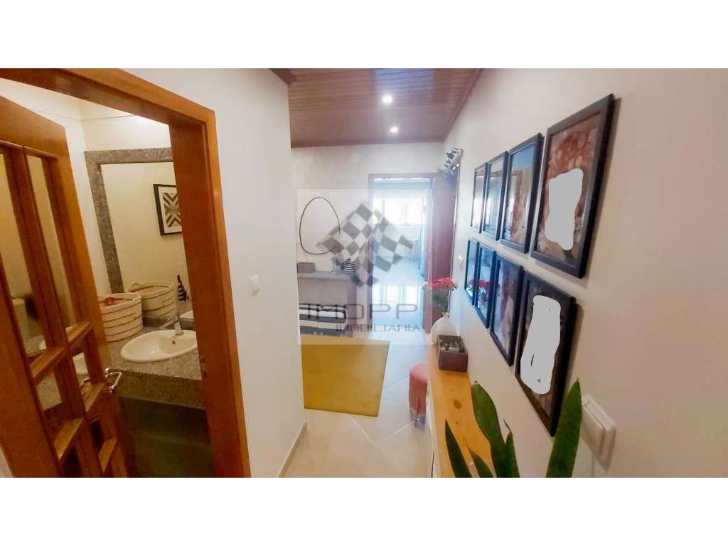 Fabuloso T4 na Radial em Odivelas com estacionamento!-12