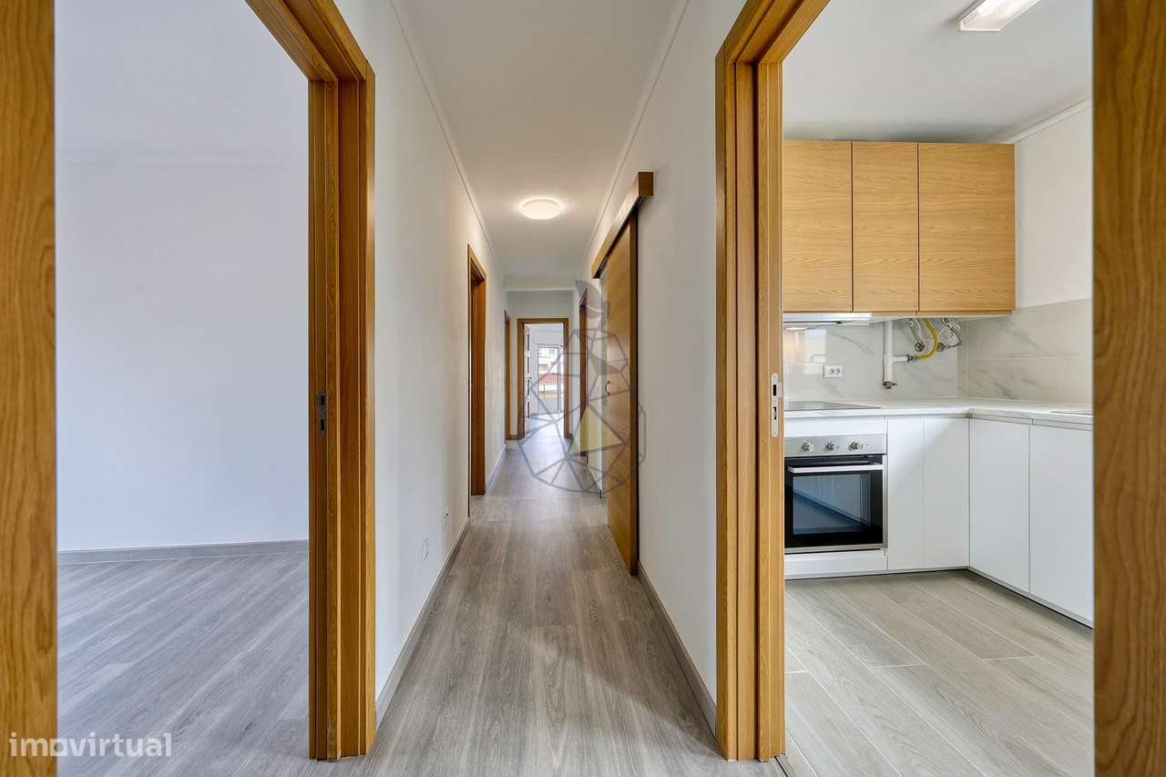 Apartamento T3 totalmente renovado perto de todos os serviços - Portim - Grande imagem: 3/38