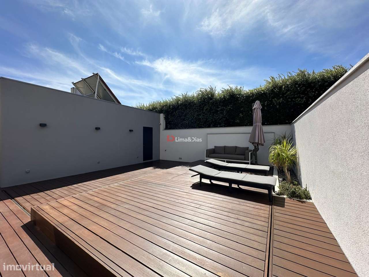 Moradia de Luxo T-3 à praia da Madalena-8