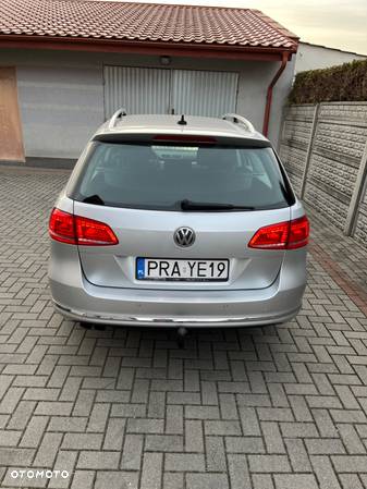 Volkswagen Passat 2.0 TDI Comfortline DSG - 4