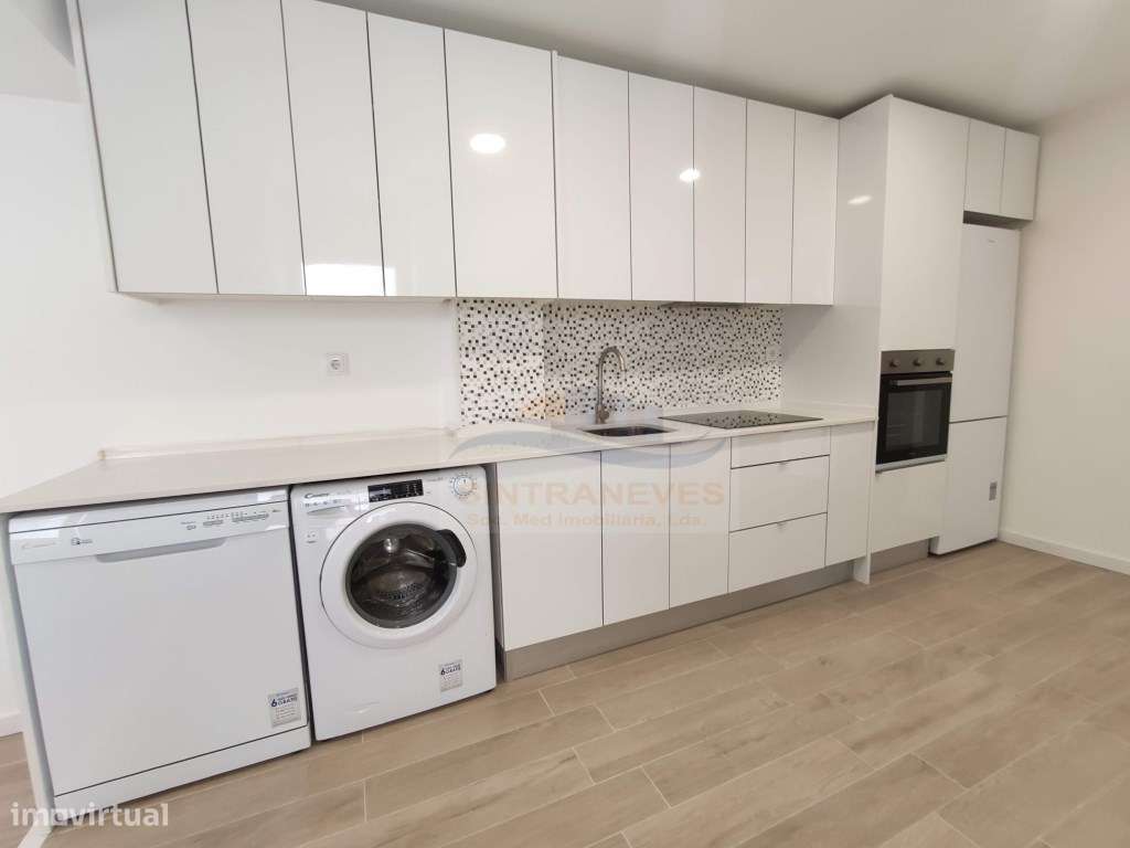 T2 com terraço, totalmente remodelado-9