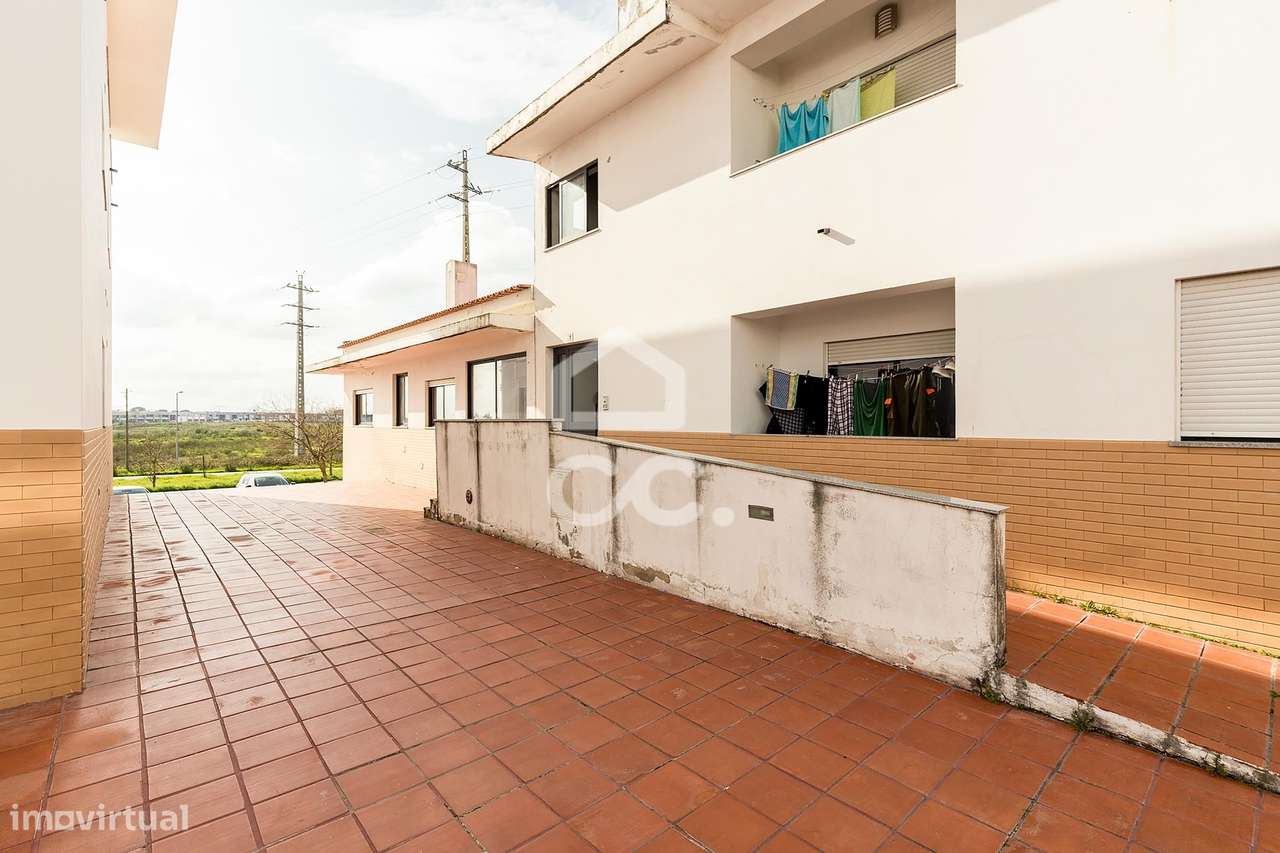 Apartamento T2 de Rés do Chão c/ Varanda e Lugar de Garagem | Villas d-21