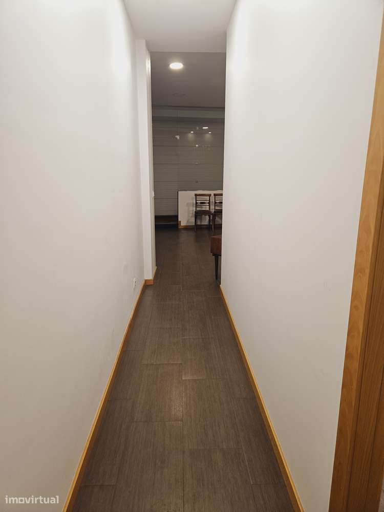 Arrendamento de espaço comercial na Rua do Capitão Pombeiro, 57 - Grande imagem: 4/10