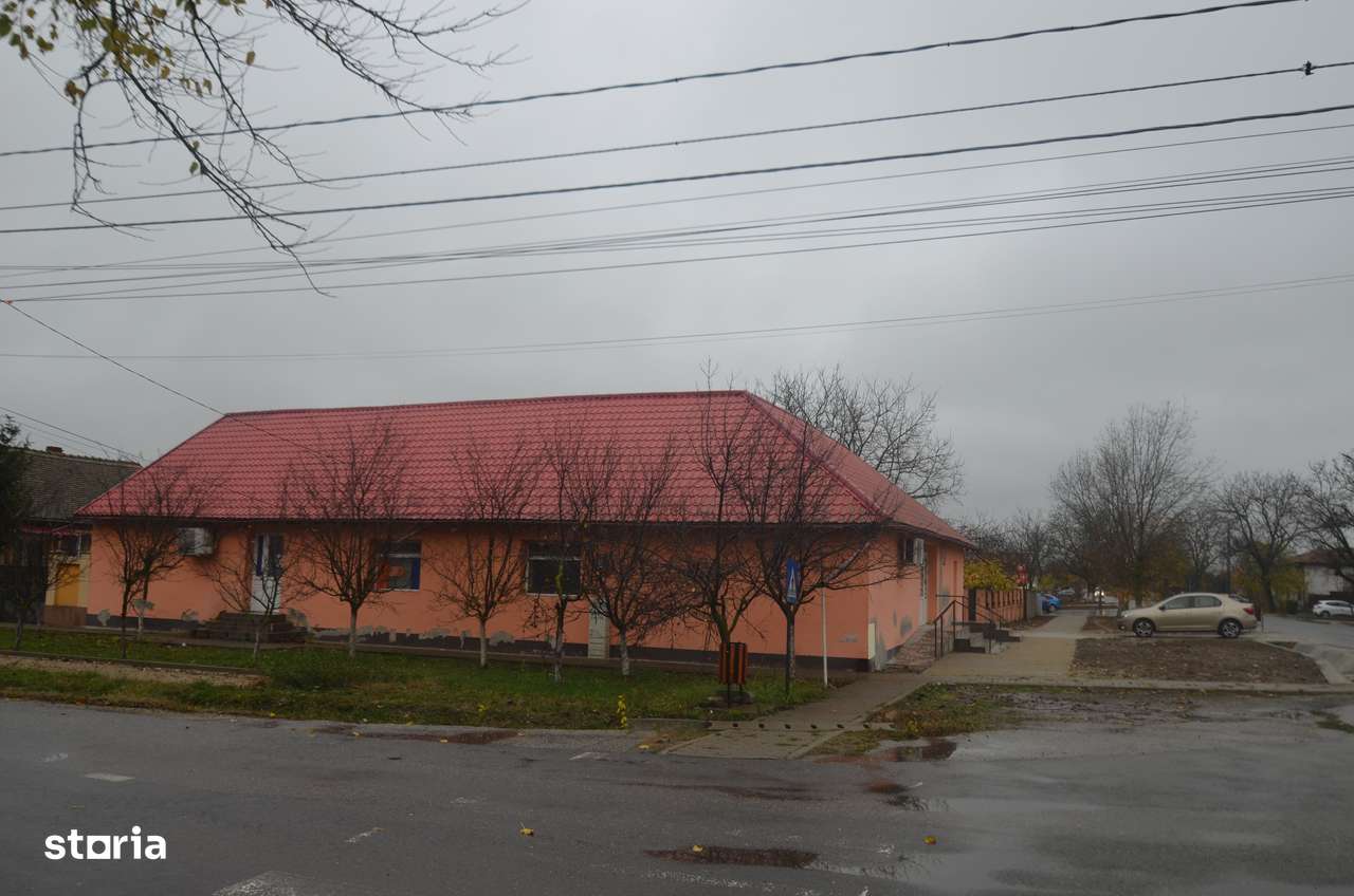 Casa in centrul comunei Padureni-7