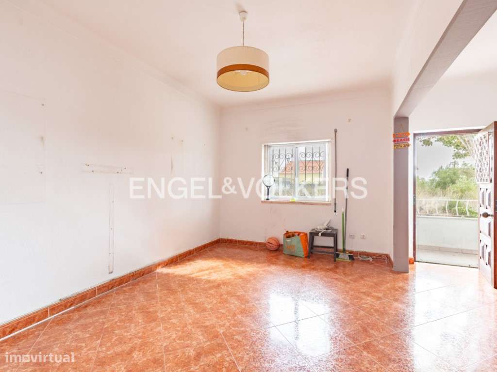 Moradia T6 com 2 pisos e jardim em Porto Salvo - Grande imagem: 5/42