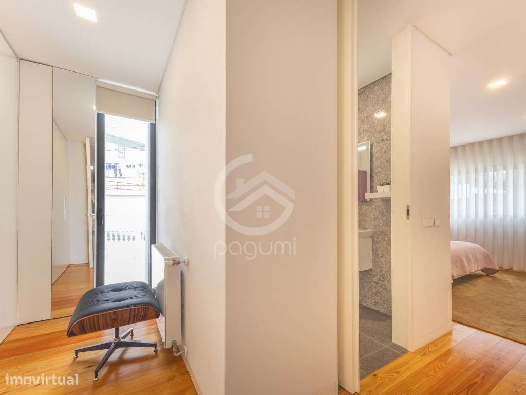 Moradia Contemporânea | 1.470 m² | A 1 Minuto da A4-26