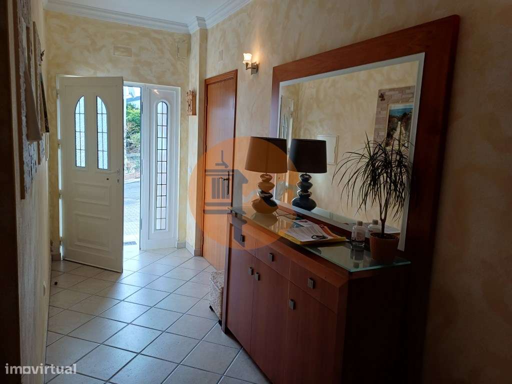 Moradia Mobilada de 2 Pisos com Quintal, BBQ e Deslumbrantes Vistas... - Grande imagem: 4/29