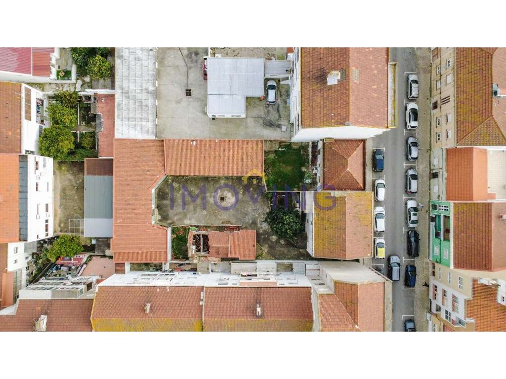 Prédio, moradia e garagens para Investimento-40