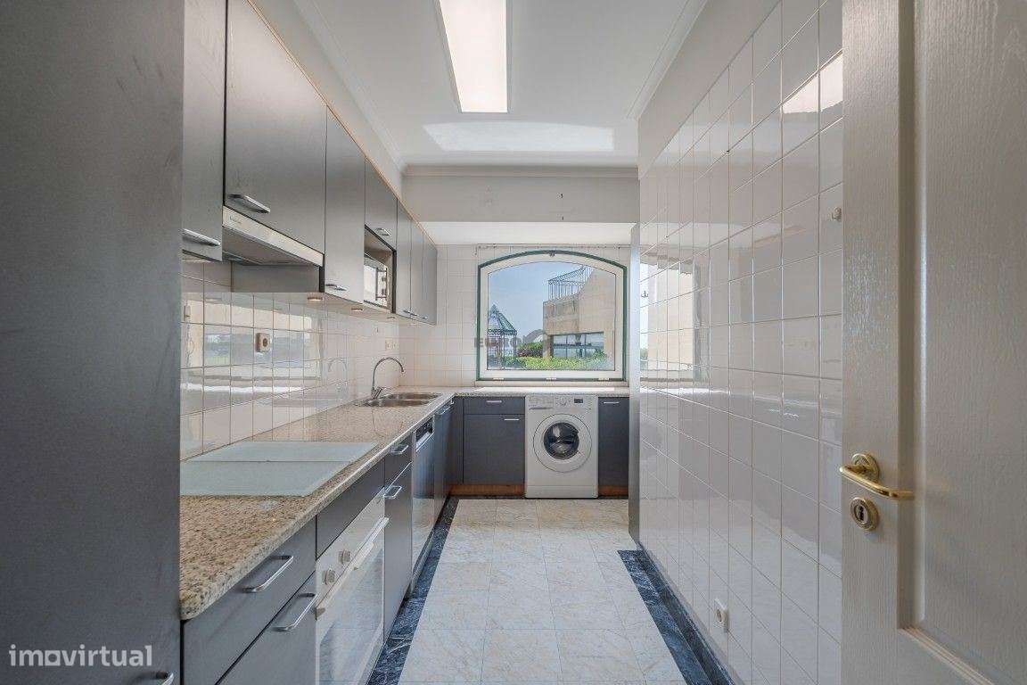 Elegante T1 com Vista Mar no Condomínio Britânia, Jardins e Piscina-17