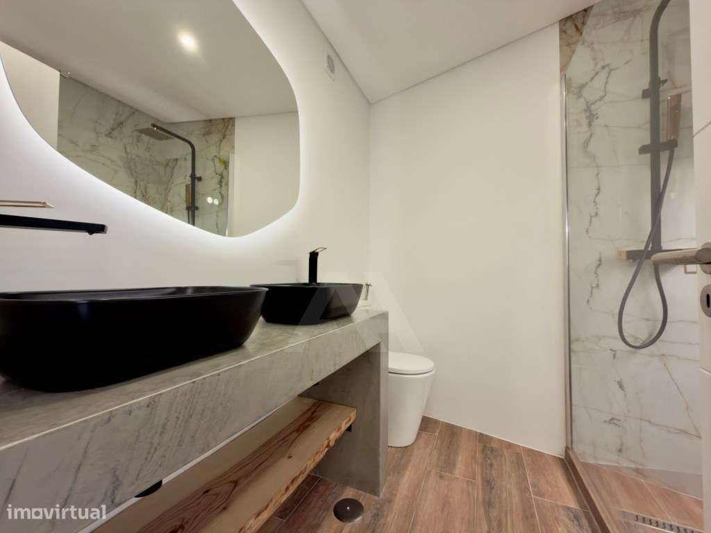 Apartamento T2 renovado no Monte Estoril-15