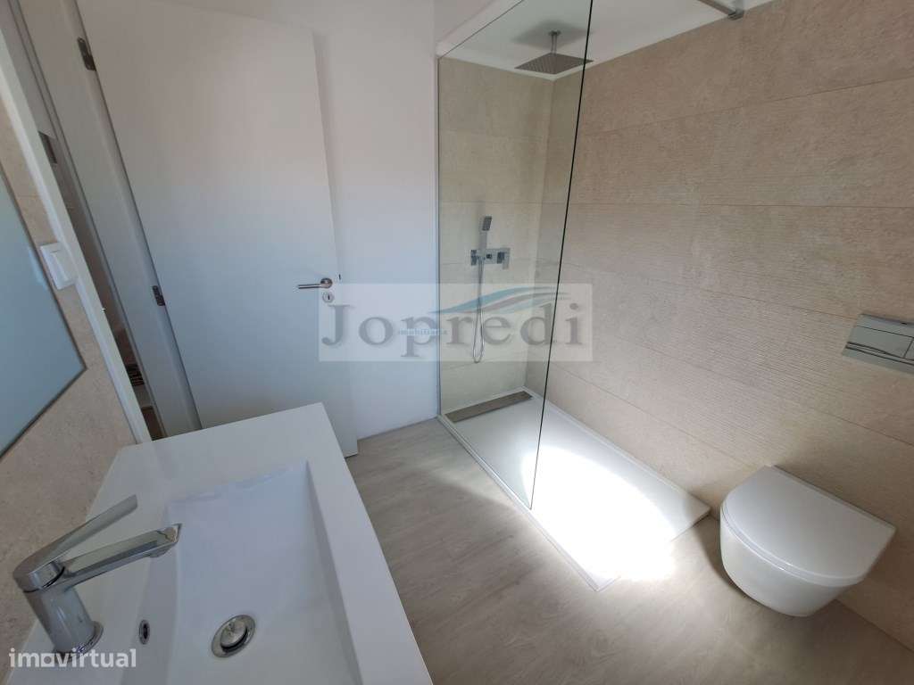 Moradia T4 na Aroeira-36