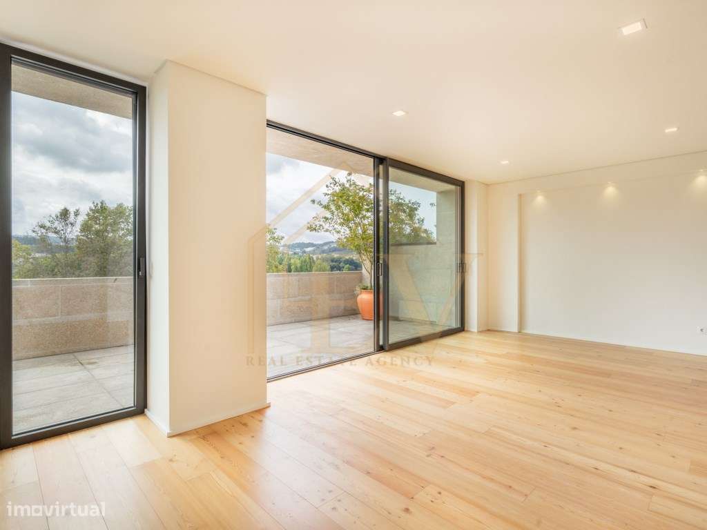 T2 Novo Recuado com Terraço | Creixomil | Guimarães-12
