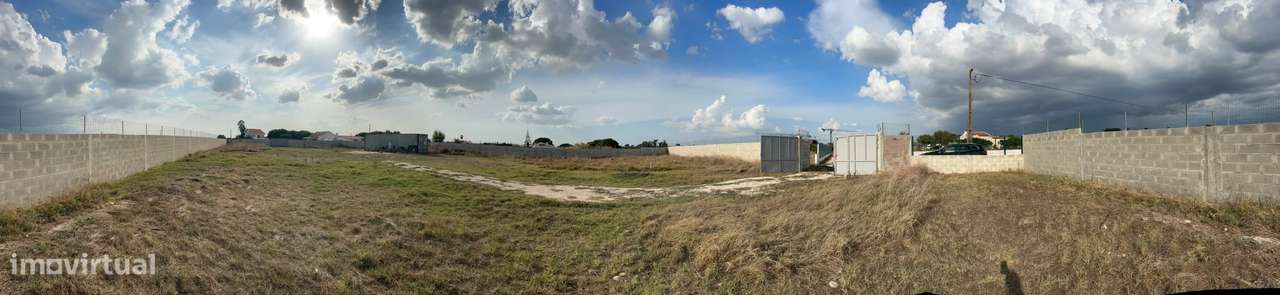 Terreno em Samora Correia - 2500m² com utilidades-0