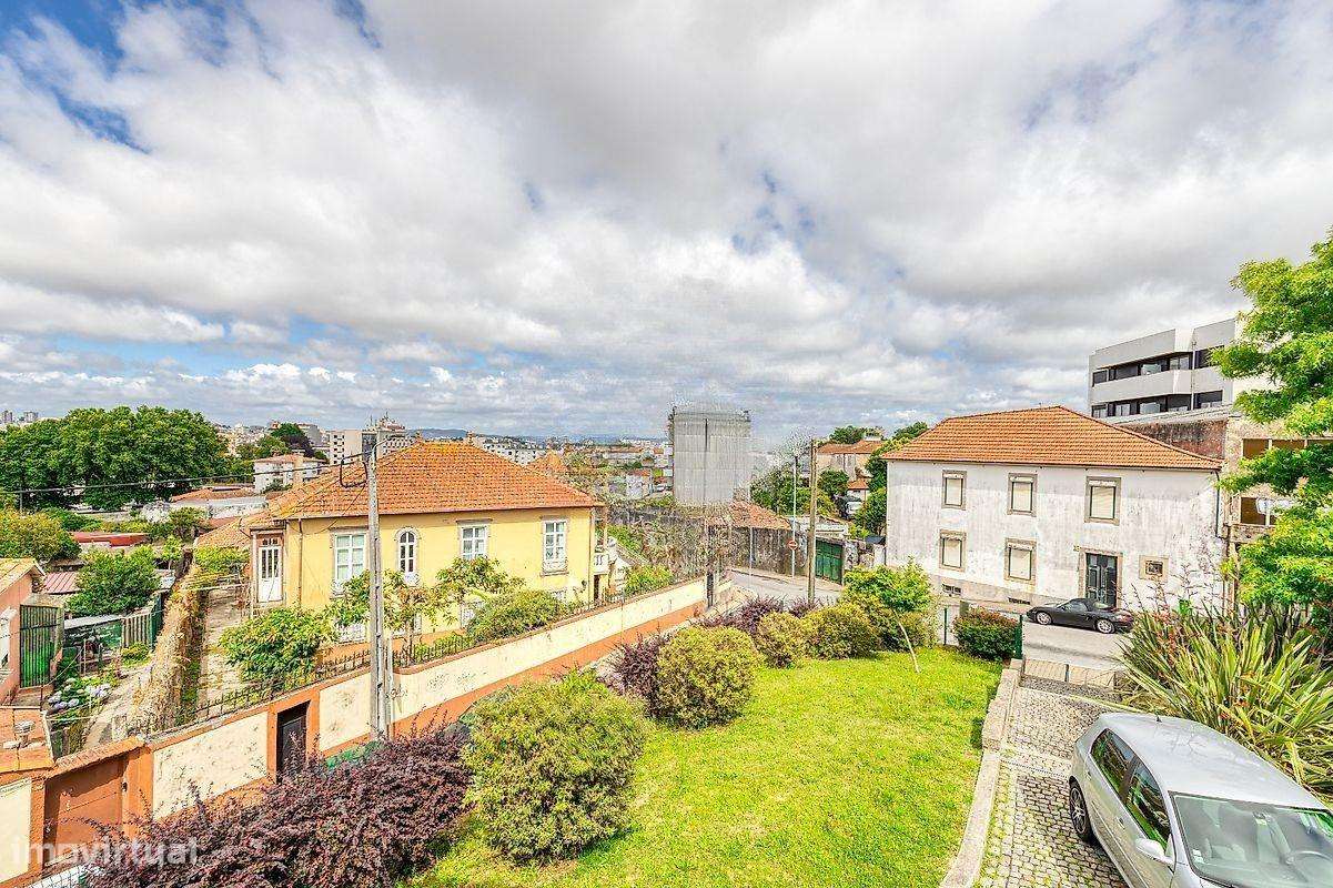 Moradia de 3 Pisos para Renovar Candal-11