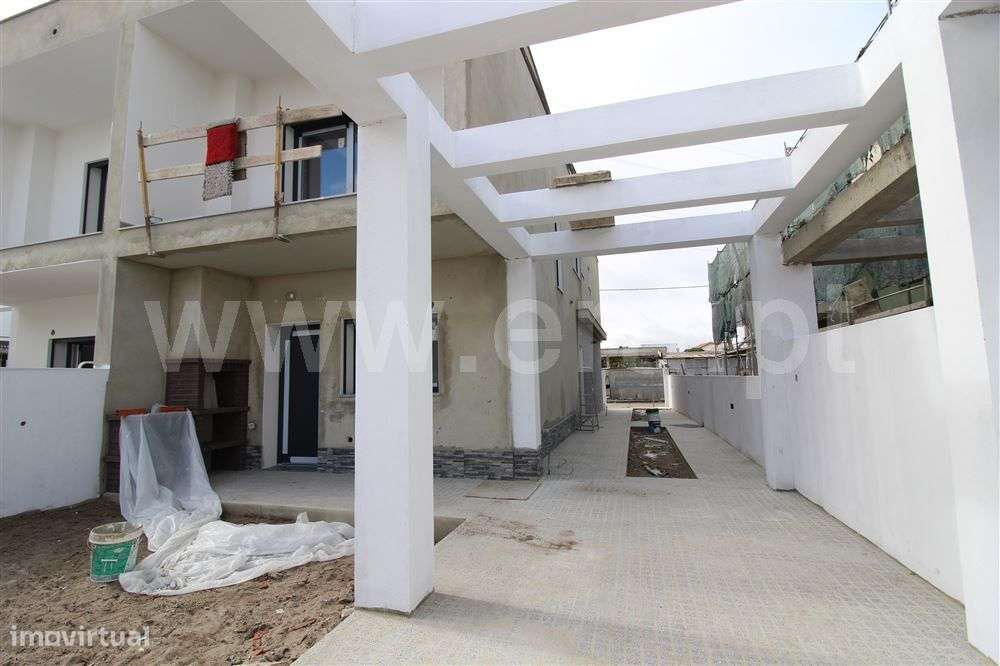 Moradia Geminada T3; Fernão Ferro - Grande imagem: 4/26