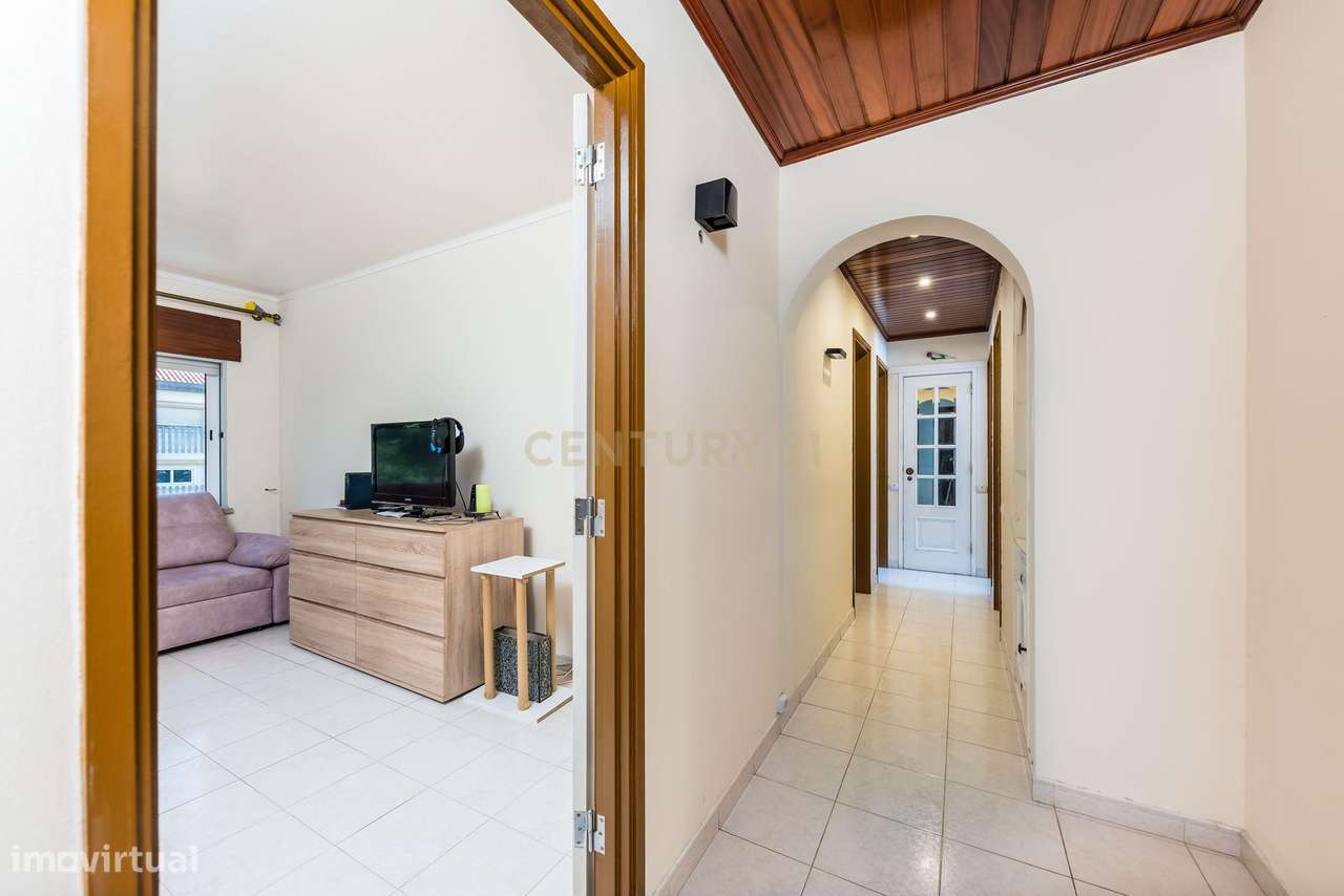 Apartamento T4 convertido em T3 | Mira-Sintra-7