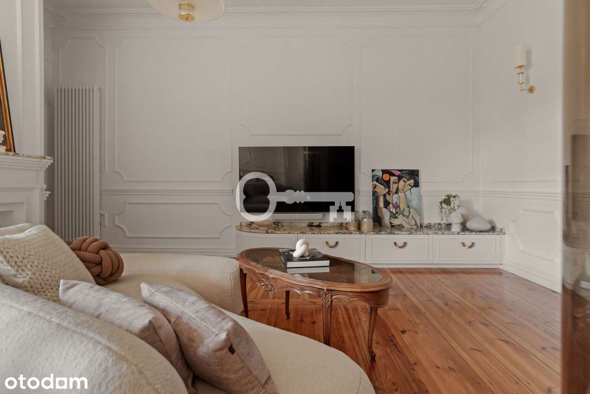 Paryski Szyk w Sercu Wildy | Marmur i Lity Dąb-8