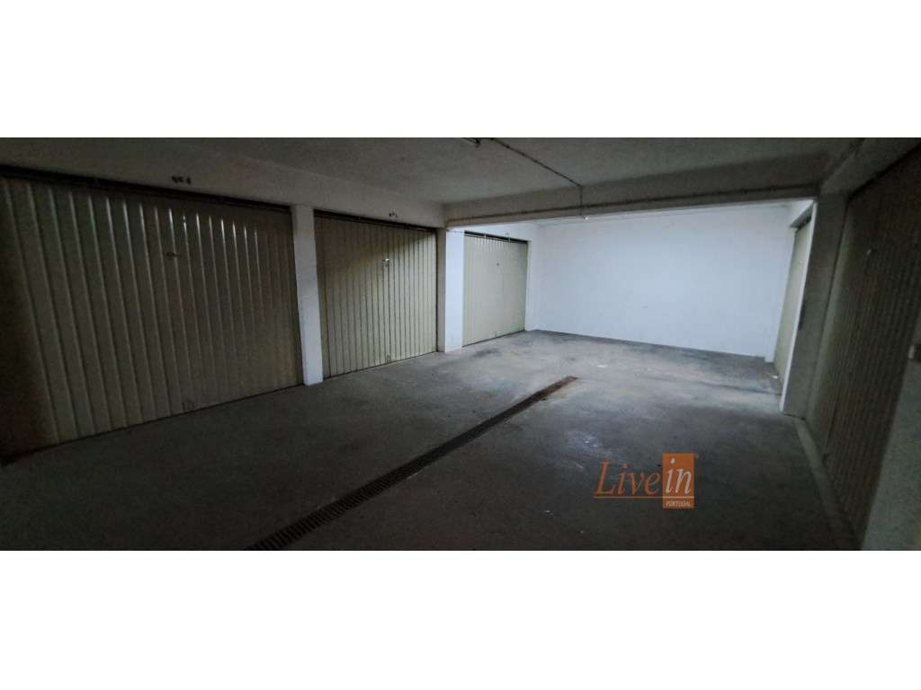 Garagem (BOX) com 18 m2 em Mem Martins - Grande imagem: 2/9