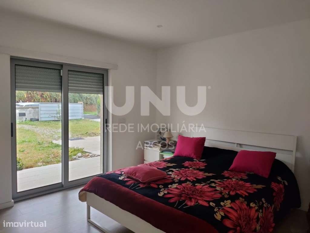 Moradia V3 com terreno em Rio Frio-5