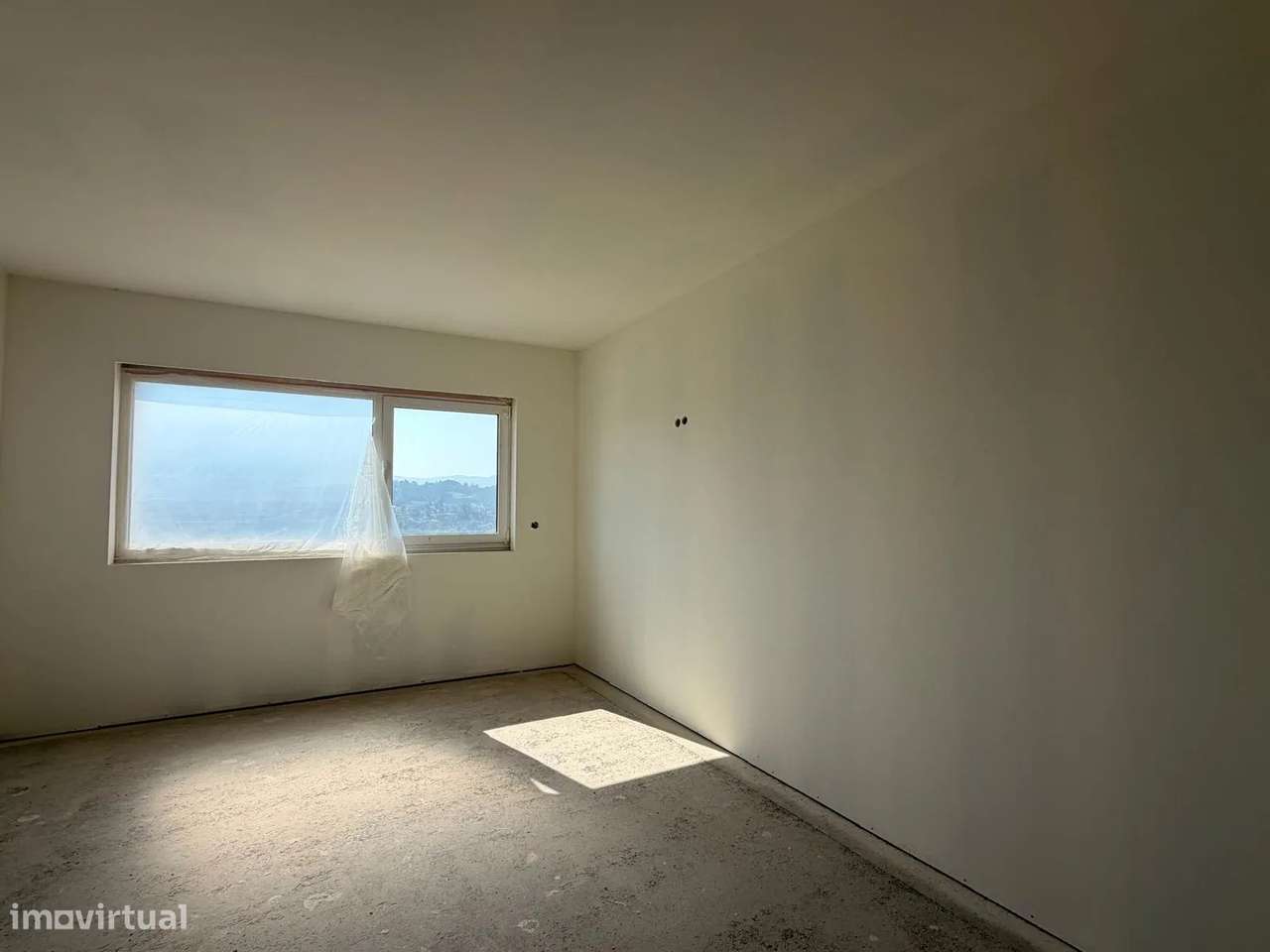 Moradia T3 de Arquitetura Moderna com Jardim e Garagem de 85 m² – Arco-11