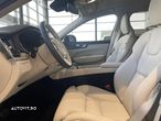 Volvo XC 60 B4 MHEV AT AWD Plus Dark - 10