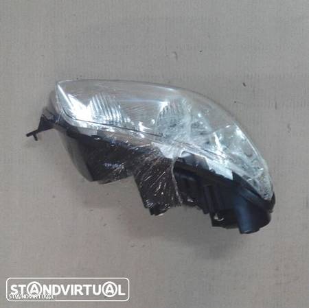 Farol Fiat Punto modelo: 2003 Novo - 2