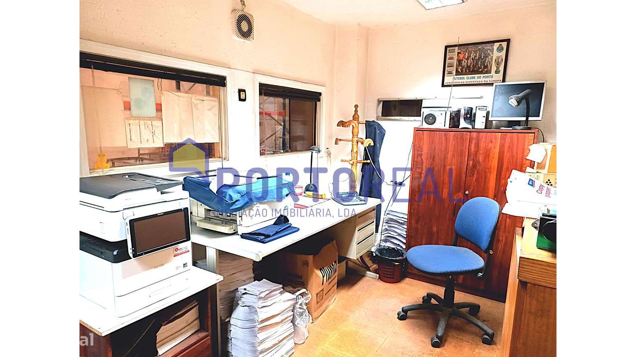 Armazém 2 entradas na Rua Zambeze- Porto-23