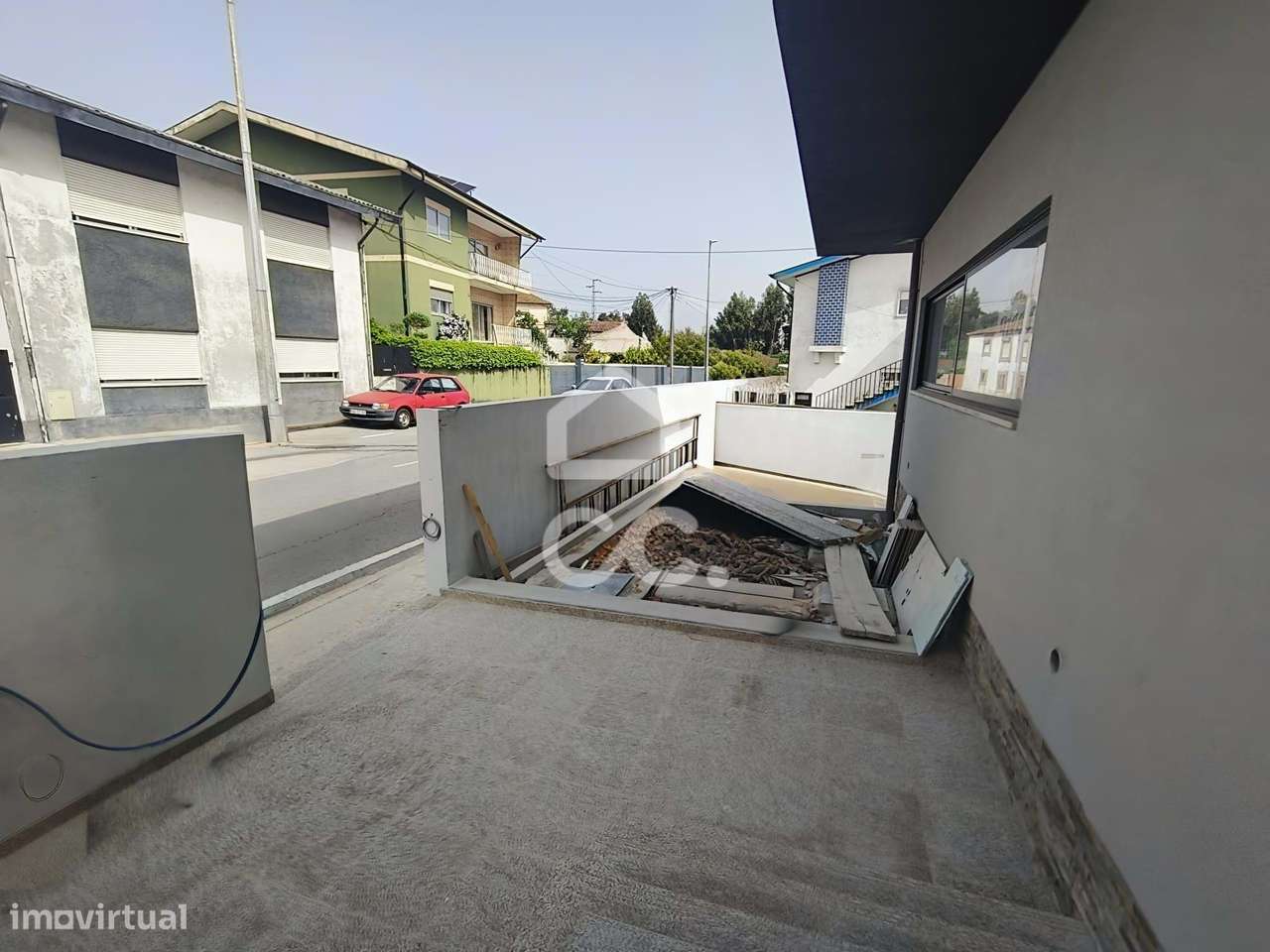 Moradia T3 Nova com 3 Suites, Jardim e Terraço – Design Contemporâneo-16